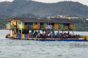 Kedai Makan Terapung